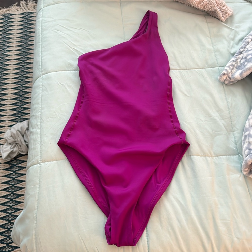 Left on Friday Streamline One Piece. Size Small.